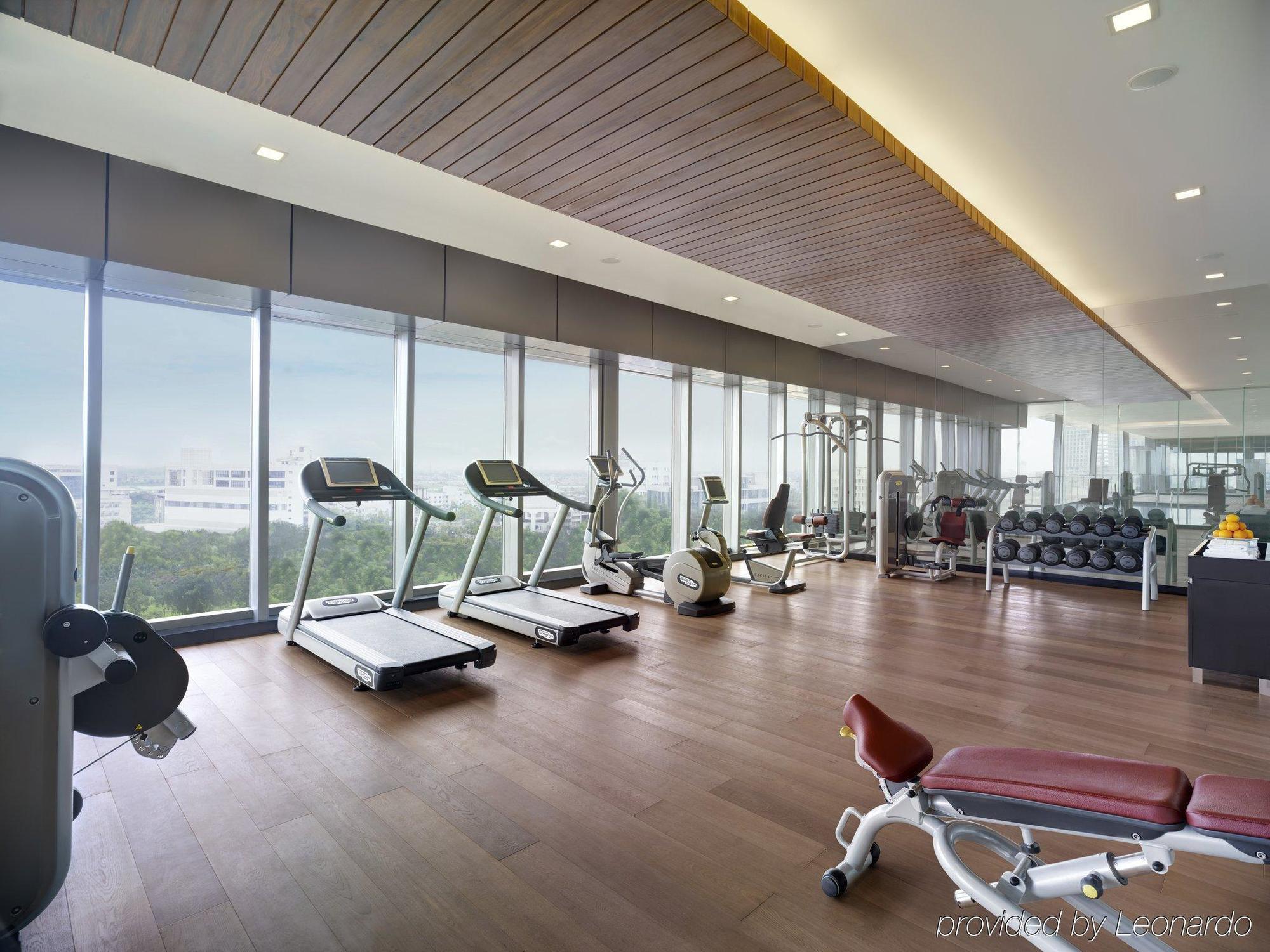 Vivanta Kolkata Em Bypass Dış mekan fotoğraf The gym at the hotel